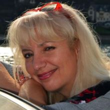 Charlott - Tarot & Kartenlegen - Hellsehen & Wahrsagen - Beruf & Karriere - Liebe & Partnerschaft - Hellsehen mit Hilfsmittel