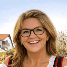 Sina - Hellsehen & Wahrsagen - Liebe & Partnerschaft - Beruf & Karriere - Hellsehen ohne Hilfsmittel - Lenormandkarten