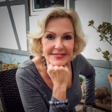 Doro - Liebe & Partnerschaft - Hellsehen mit Hilfsmittel - Beruf & Karriere - Tarot & Kartenlegen - Engelkarten
